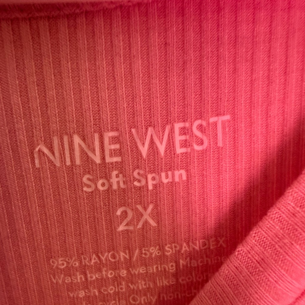 Nine West Mauve Short Sleeve Top - Picture 2 of 2